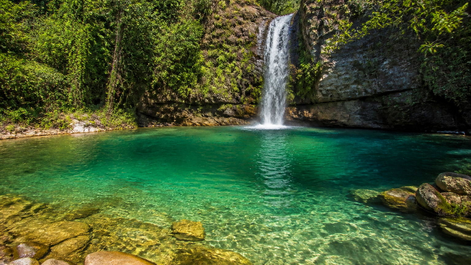 Translucent turquoise pool of Cachoeira Santa Bárbara in Quilombo Kalunga, Cavalcante