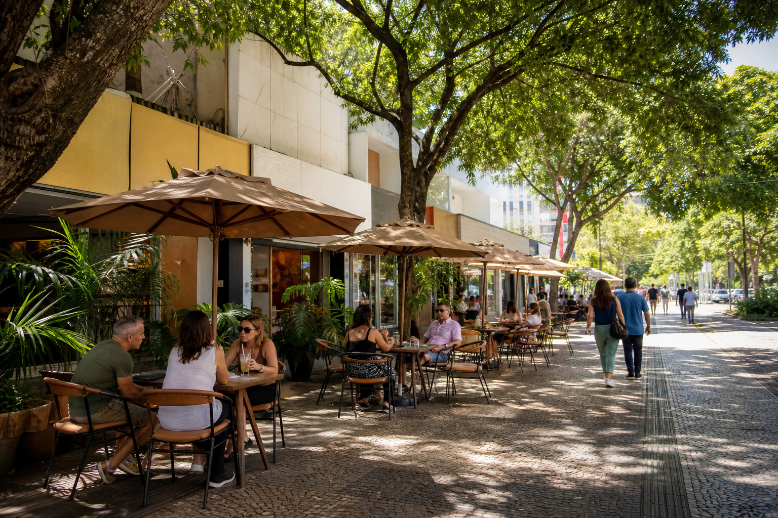 Outdoor sidewalk cafe on a tree-lined commercial block in Asa Sul, Brasília