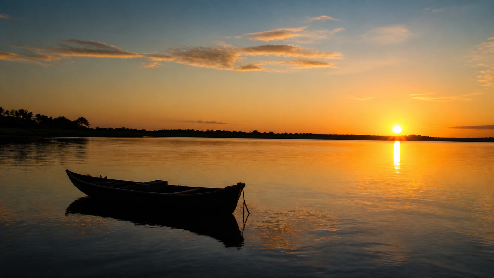 Golden sunset over the Paraíba River at Praia do Jacaré in Cabedelo.