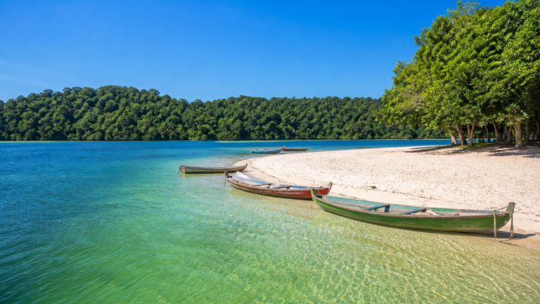 Panoramic view of Ilha do Amor with turquoise freshwater, white sandbars, and wooden canoes in Alter do Chão, Brazil